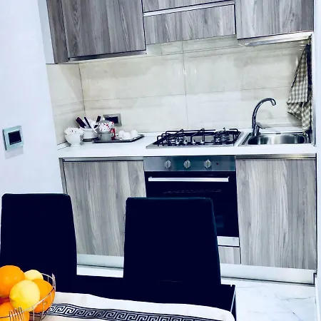 Ylli Apartment